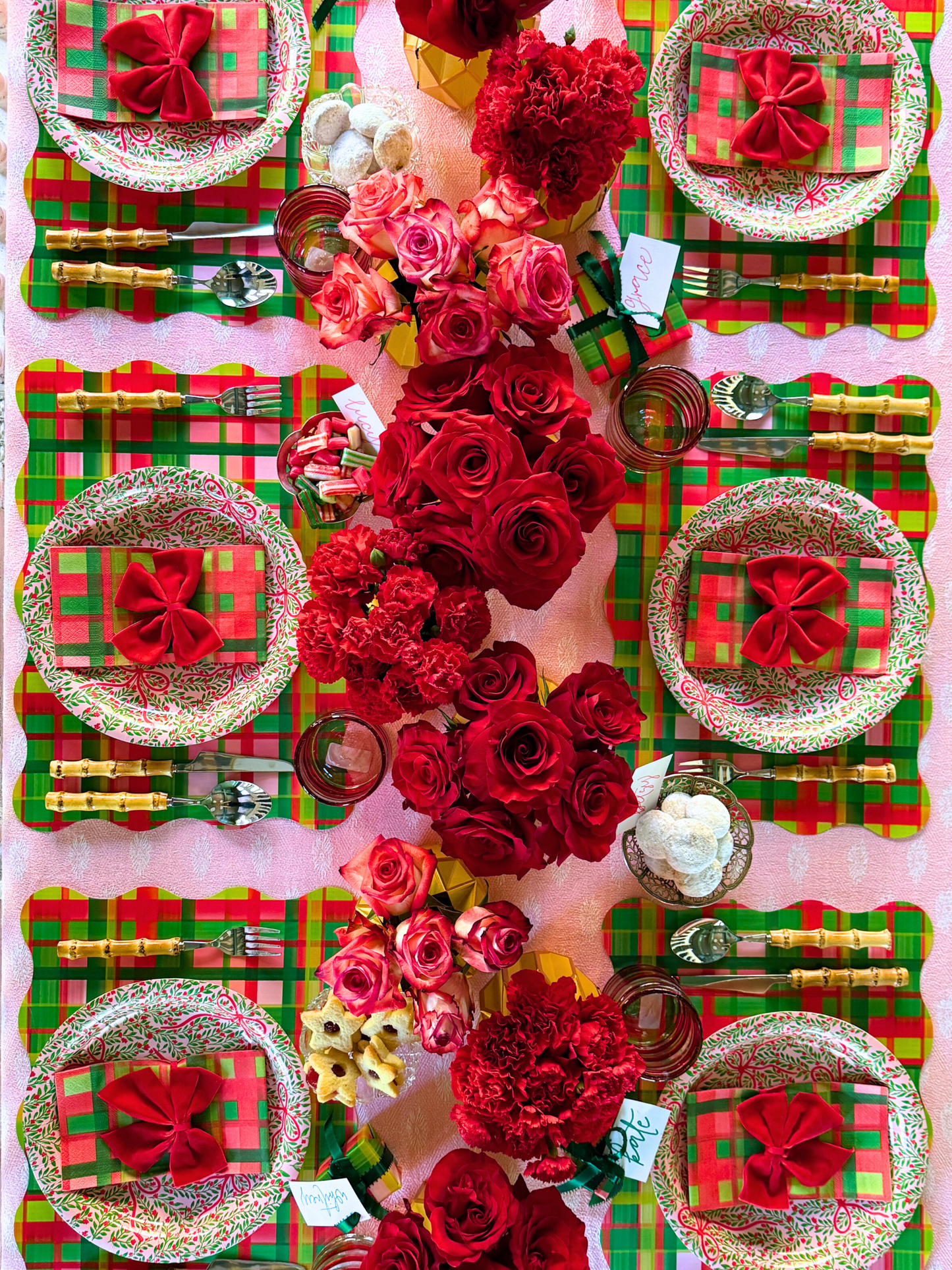 Holiday Plaid Scalloped Rectangle Paper Placemat