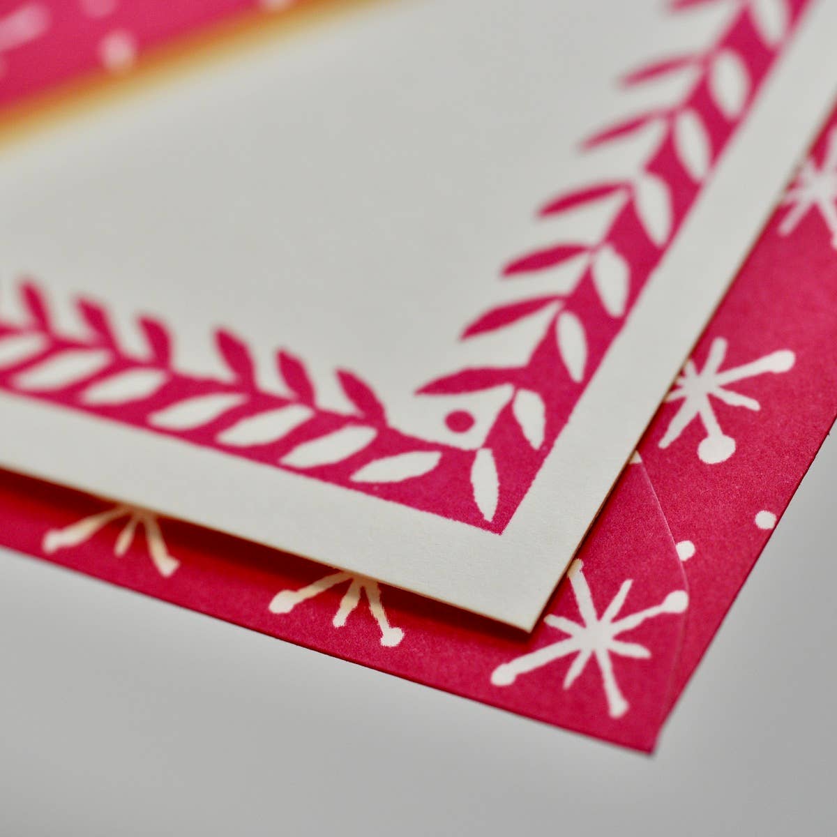 Large Stars Magenta Set of Notecards and Envelopes